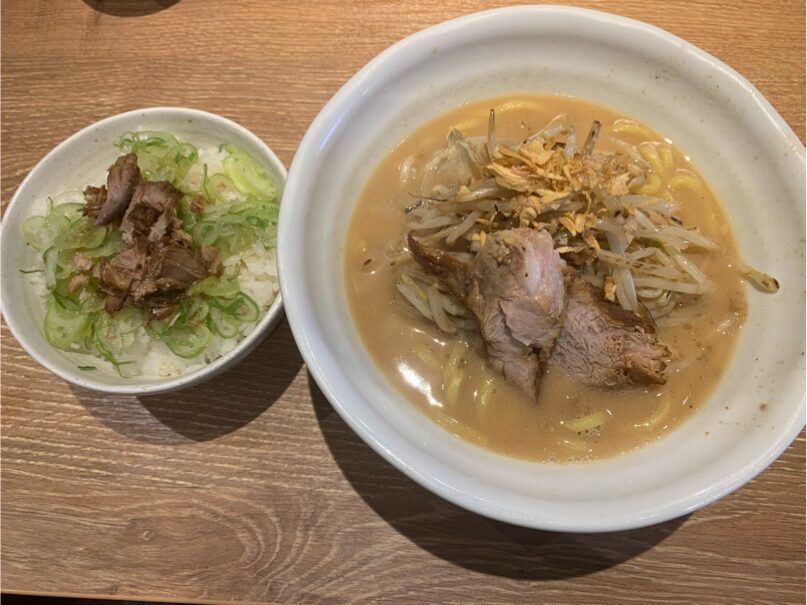 味噌ラーメン(鉄鍋焼味噌)とネギ飯