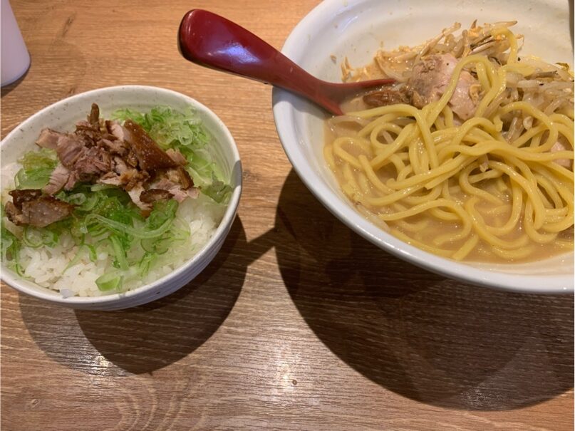 味噌ラーメン(鉄鍋焼味噌)とネギ飯②